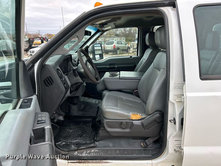 image for item NR9451 2012 Ford  F350 Super Duty  Crew Cab utility bed pickup truck