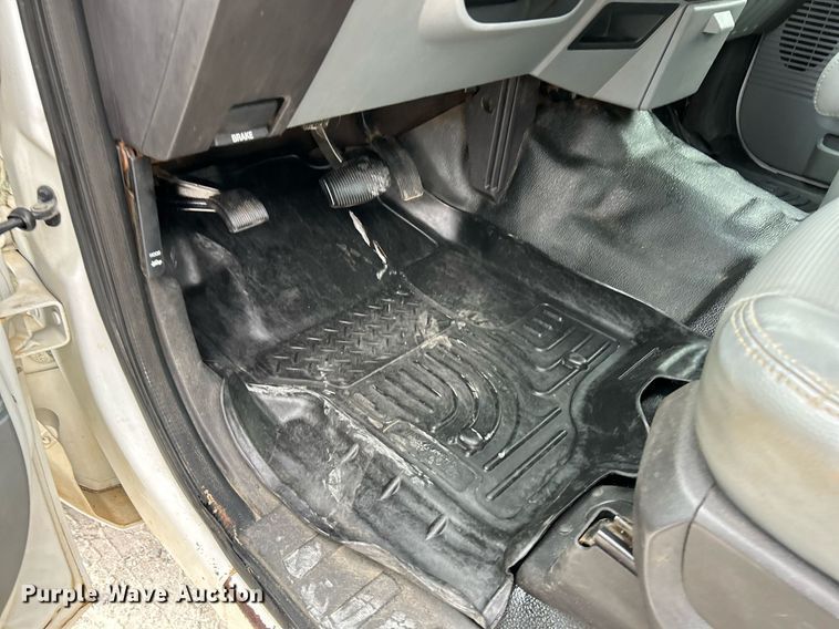 image for item NR9451 2012 Ford  F350 Super Duty  Crew Cab utility bed pickup truck