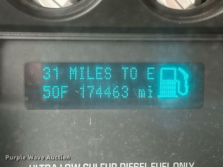 image for item NR9451 2012 Ford  F350 Super Duty  Crew Cab utility bed pickup truck