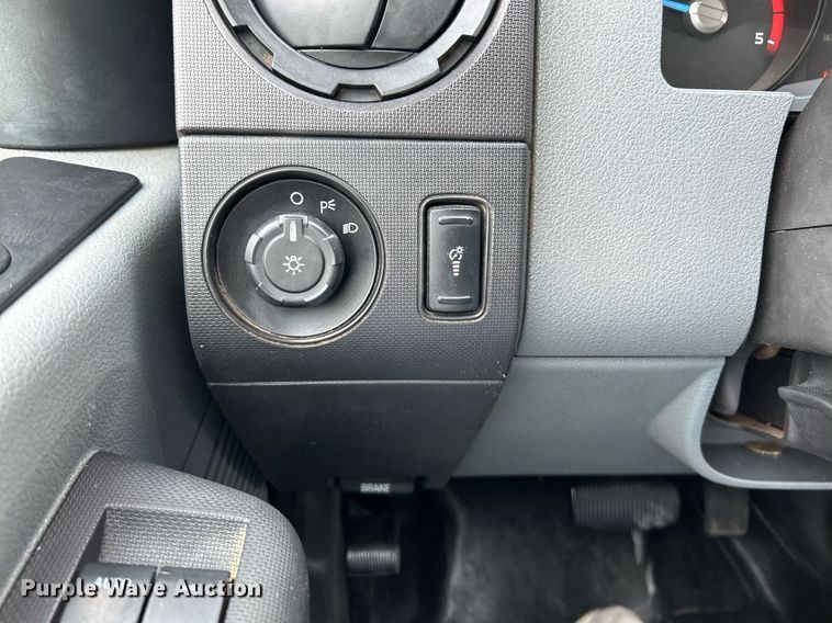 image for item NR9451 2012 Ford  F350 Super Duty  Crew Cab utility bed pickup truck