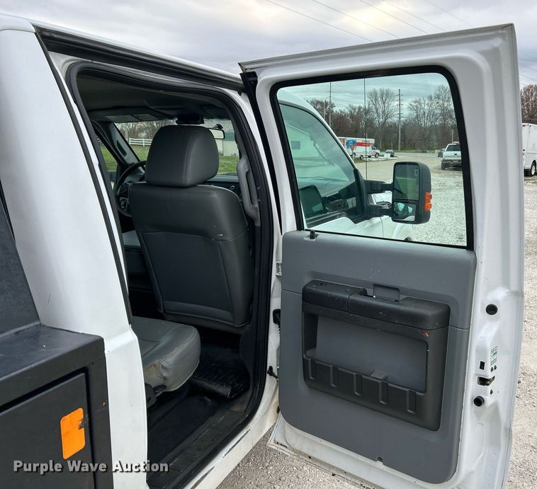 image for item NR9451 2012 Ford  F350 Super Duty  Crew Cab utility bed pickup truck