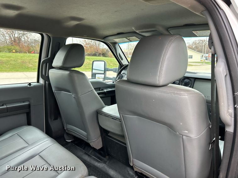 image for item NR9451 2012 Ford  F350 Super Duty  Crew Cab utility bed pickup truck