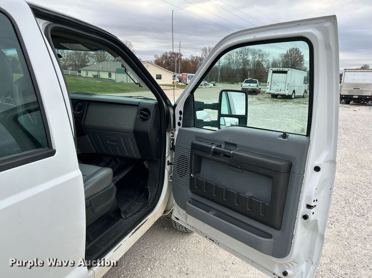 image for item NR9451 2012 Ford  F350 Super Duty  Crew Cab utility bed pickup truck