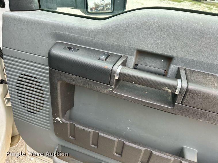 image for item NR9451 2012 Ford  F350 Super Duty  Crew Cab utility bed pickup truck