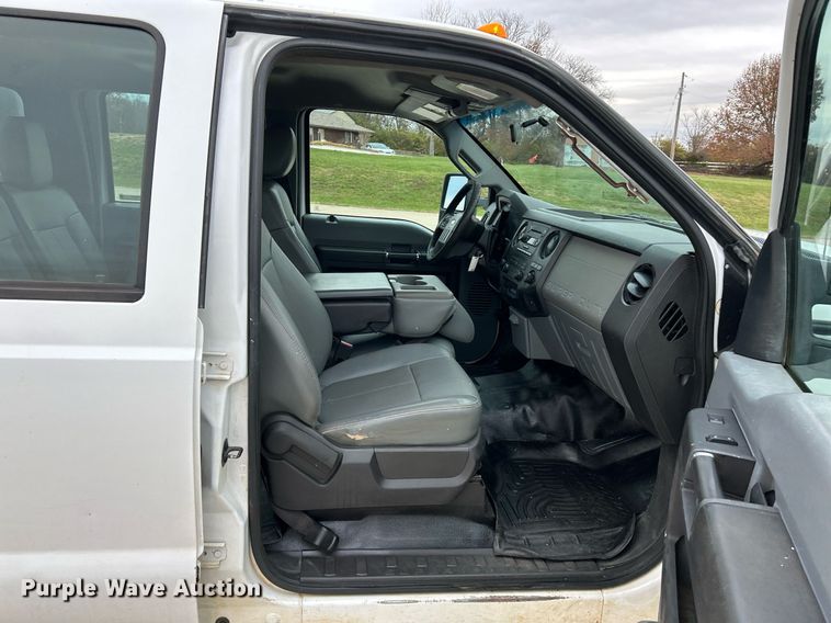 image for item NR9451 2012 Ford  F350 Super Duty  Crew Cab utility bed pickup truck