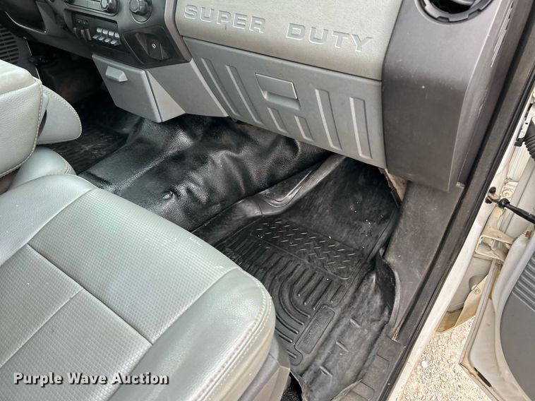 image for item NR9451 2012 Ford  F350 Super Duty  Crew Cab utility bed pickup truck