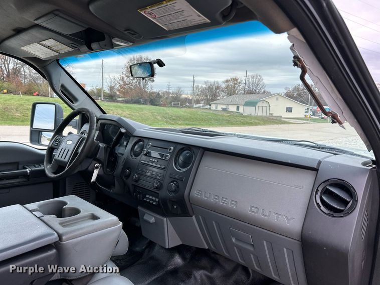 image for item NR9451 2012 Ford  F350 Super Duty  Crew Cab utility bed pickup truck