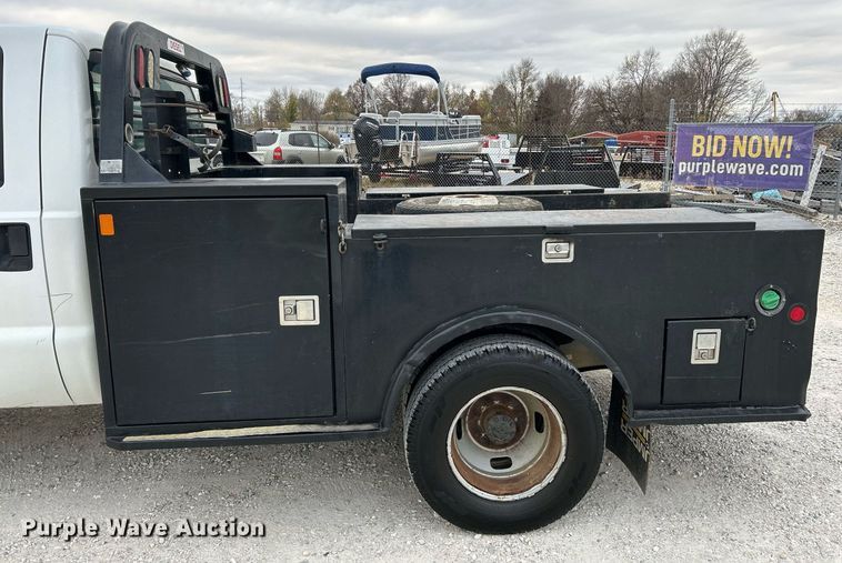 image for item NR9451 2012 Ford  F350 Super Duty  Crew Cab utility bed pickup truck