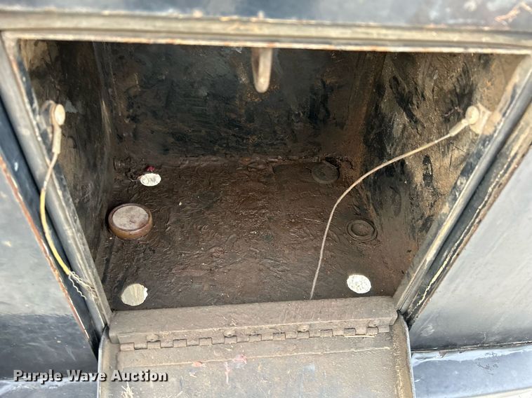 image for item NR9451 2012 Ford  F350 Super Duty  Crew Cab utility bed pickup truck