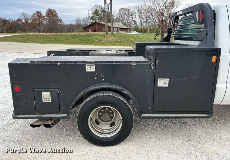 image for item NR9451 2012 Ford  F350 Super Duty  Crew Cab utility bed pickup truck