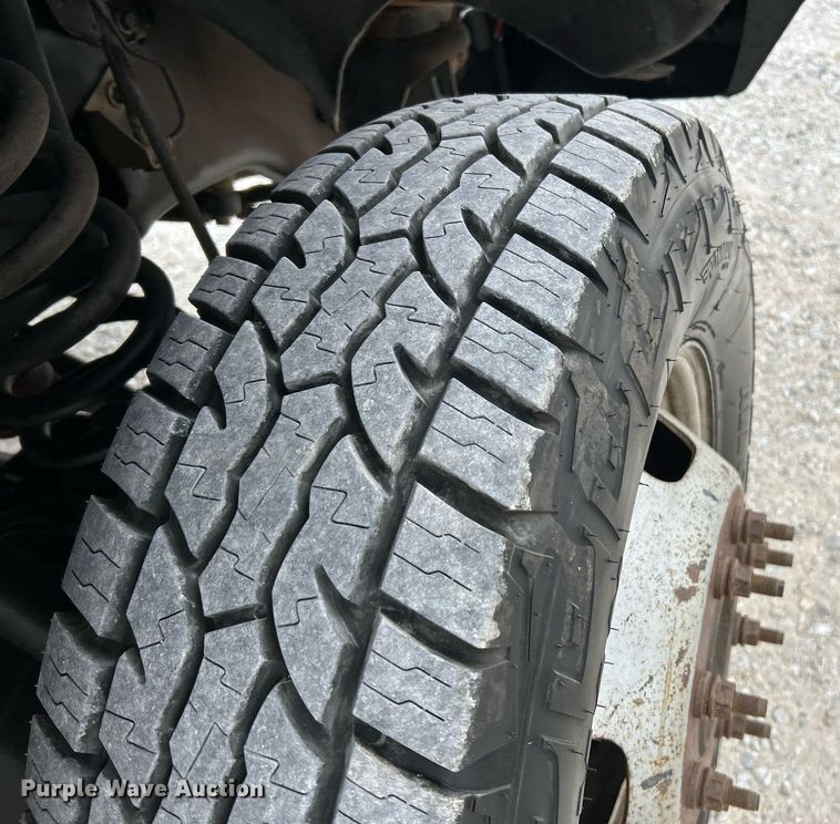 image for item NR9451 2012 Ford  F350 Super Duty  Crew Cab utility bed pickup truck