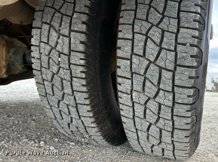 image for item NR9451 2012 Ford  F350 Super Duty  Crew Cab utility bed pickup truck