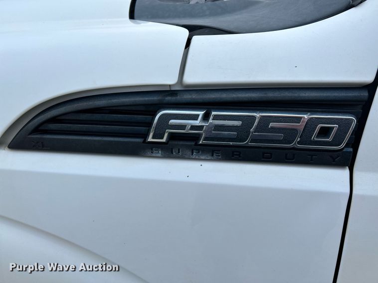 image for item NR9451 2012 Ford  F350 Super Duty  Crew Cab utility bed pickup truck