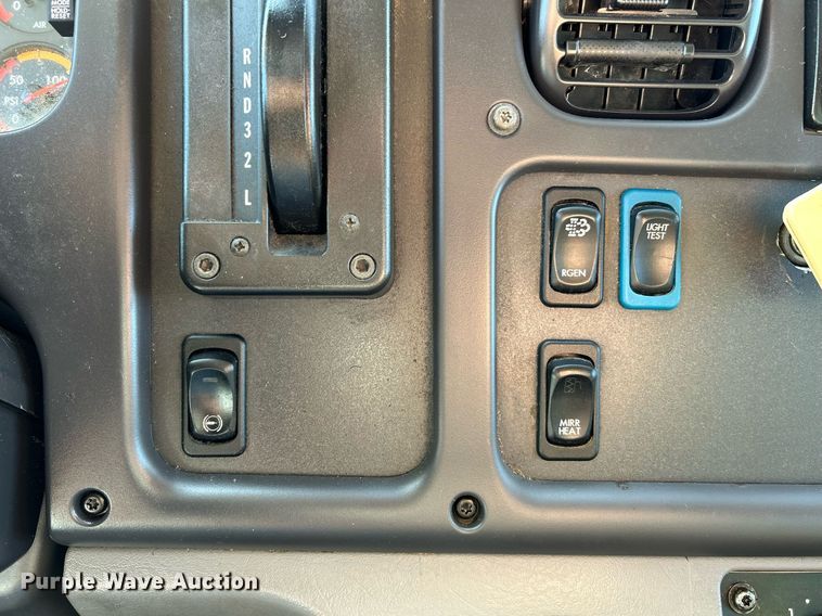 image for item NR9456 2016 Freightliner M2  box truck