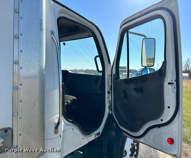 image for item NR9456 2016 Freightliner M2  box truck