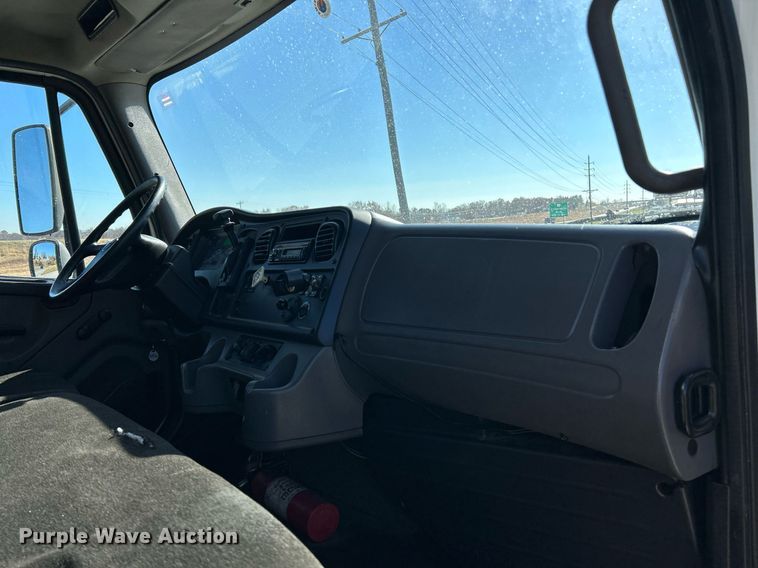 image for item NR9456 2016 Freightliner M2  box truck