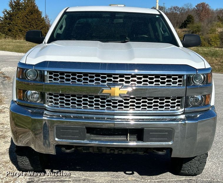 image for item NR9457 2019 Chevrolet Silverado 2500HD  Crew Cab pickup truck