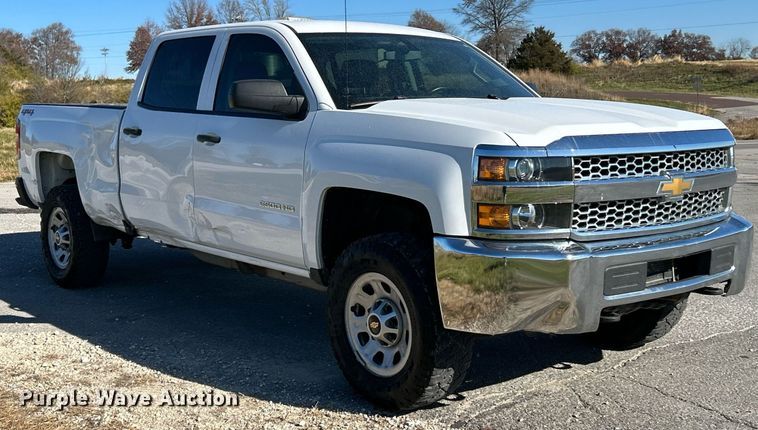 image for item NR9457 2019 Chevrolet Silverado 2500HD  Crew Cab pickup truck