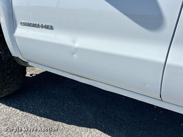 image for item NR9457 2019 Chevrolet Silverado 2500HD  Crew Cab pickup truck