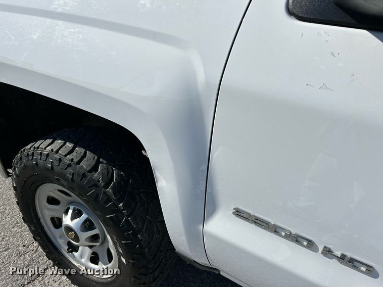 image for item NR9457 2019 Chevrolet Silverado 2500HD  Crew Cab pickup truck