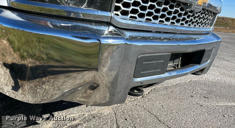 image for item NR9457 2019 Chevrolet Silverado 2500HD  Crew Cab pickup truck