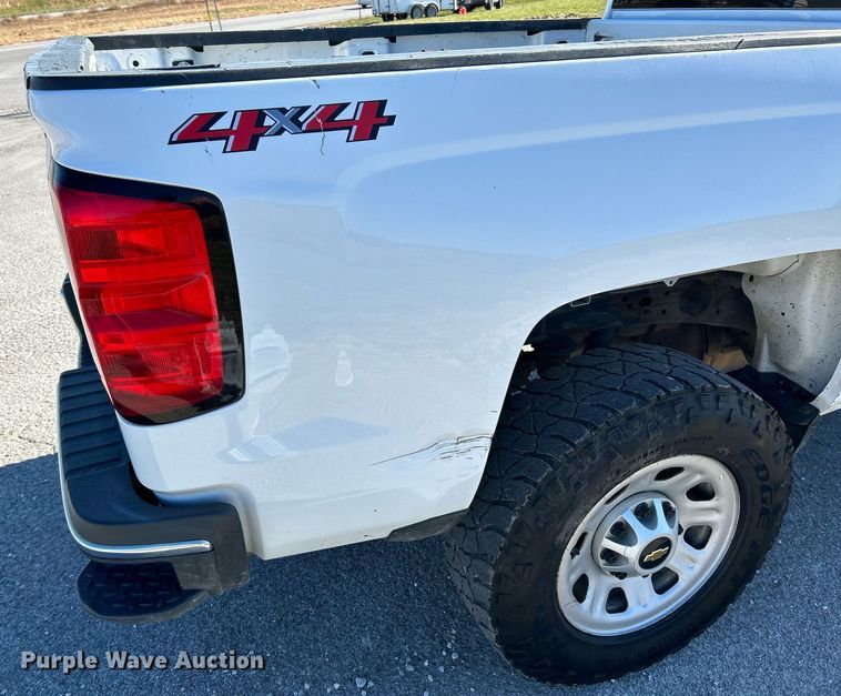 image for item NR9457 2019 Chevrolet Silverado 2500HD  Crew Cab pickup truck