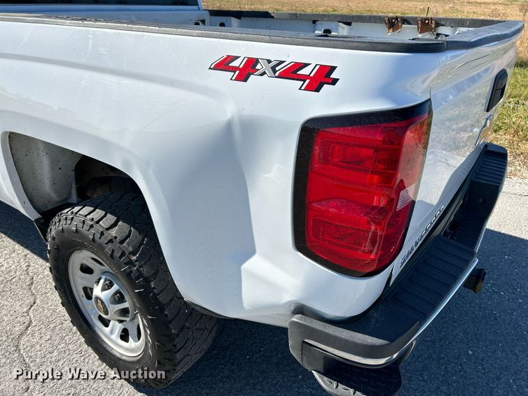 image for item NR9457 2019 Chevrolet Silverado 2500HD  Crew Cab pickup truck