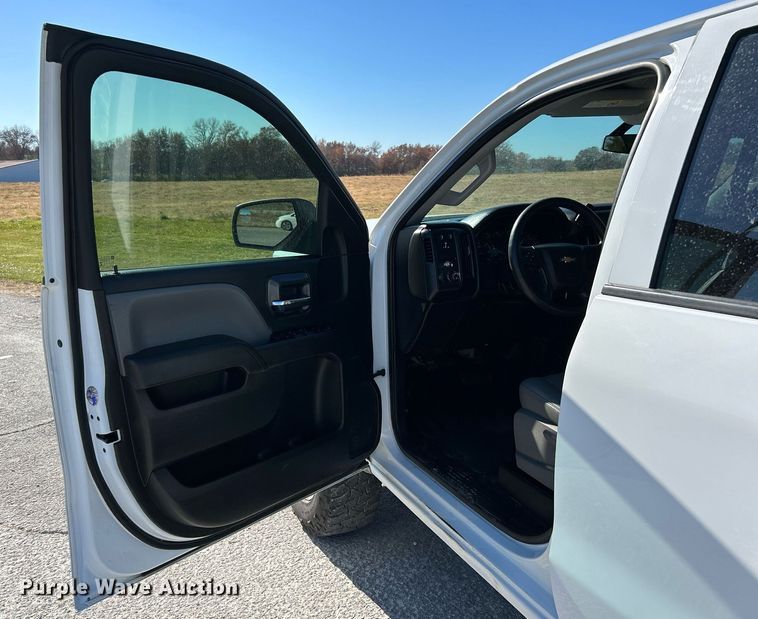 image for item NR9457 2019 Chevrolet Silverado 2500HD  Crew Cab pickup truck