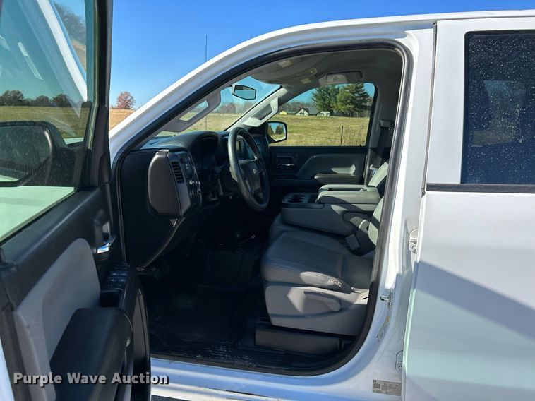 image for item NR9457 2019 Chevrolet Silverado 2500HD  Crew Cab pickup truck