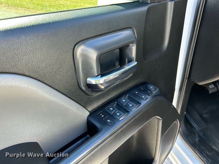 image for item NR9457 2019 Chevrolet Silverado 2500HD  Crew Cab pickup truck