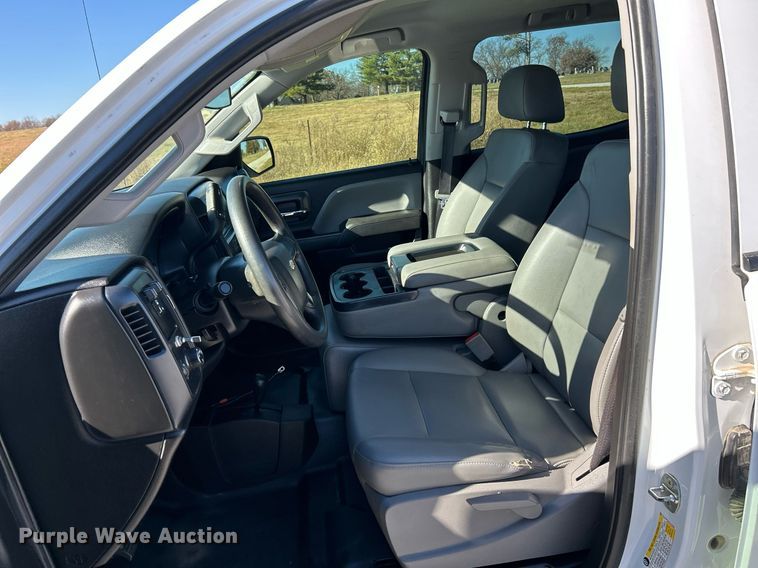 image for item NR9457 2019 Chevrolet Silverado 2500HD  Crew Cab pickup truck