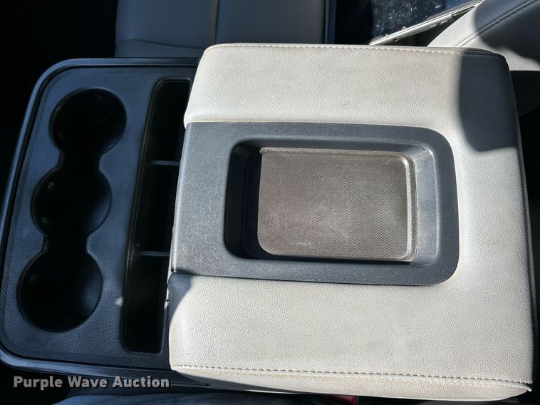 image for item NR9457 2019 Chevrolet Silverado 2500HD  Crew Cab pickup truck