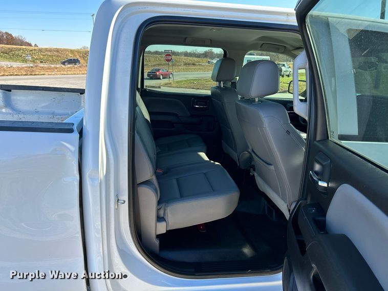 image for item NR9457 2019 Chevrolet Silverado 2500HD  Crew Cab pickup truck