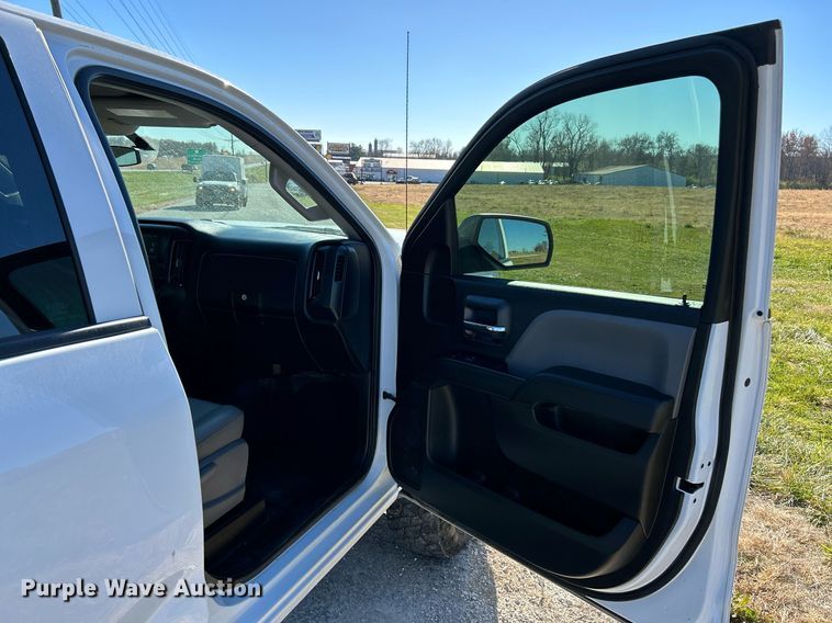 image for item NR9457 2019 Chevrolet Silverado 2500HD  Crew Cab pickup truck