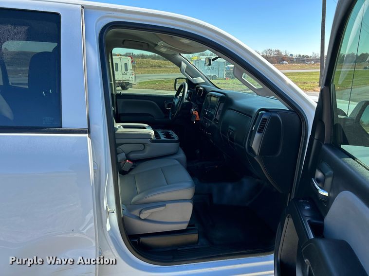 image for item NR9457 2019 Chevrolet Silverado 2500HD  Crew Cab pickup truck