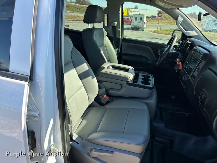 image for item NR9457 2019 Chevrolet Silverado 2500HD  Crew Cab pickup truck