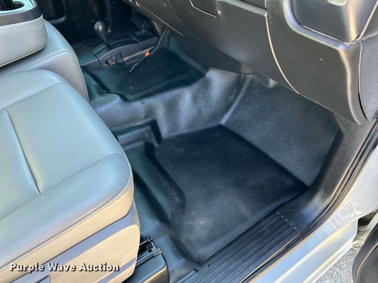 image for item NR9457 2019 Chevrolet Silverado 2500HD  Crew Cab pickup truck