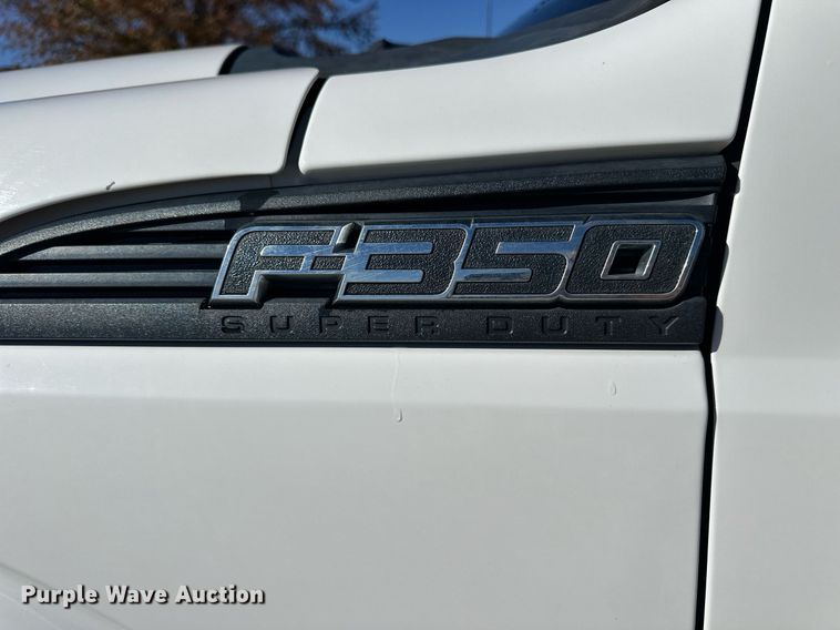 image for item NS9011 2015 Ford F350 Super Duty  utility bed pickup truck
