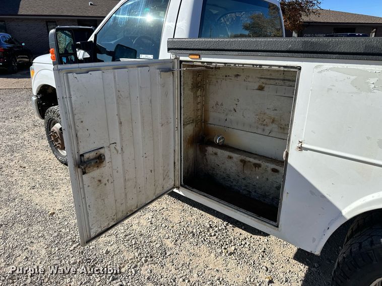 image for item NS9011 2015 Ford F350 Super Duty  utility bed pickup truck