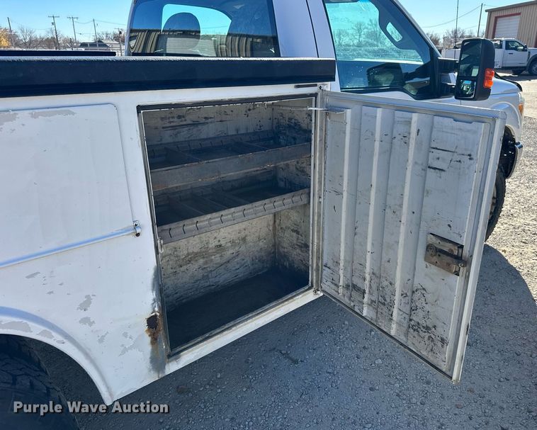 image for item NS9011 2015 Ford F350 Super Duty  utility bed pickup truck