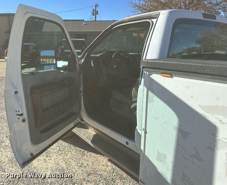 image for item NS9011 2015 Ford F350 Super Duty  utility bed pickup truck