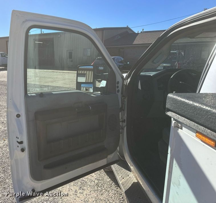 image for item NS9011 2015 Ford F350 Super Duty  utility bed pickup truck