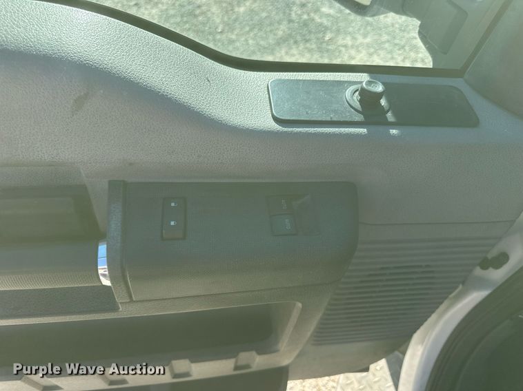 image for item NS9011 2015 Ford F350 Super Duty  utility bed pickup truck