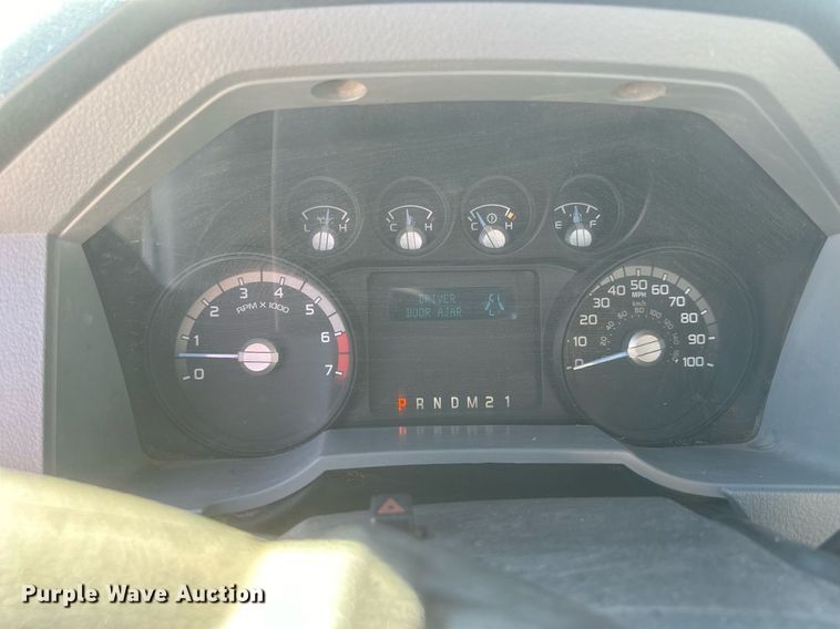 image for item NS9011 2015 Ford F350 Super Duty  utility bed pickup truck