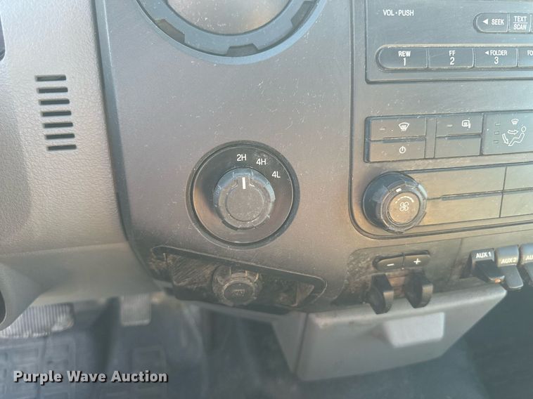 image for item NS9011 2015 Ford F350 Super Duty  utility bed pickup truck