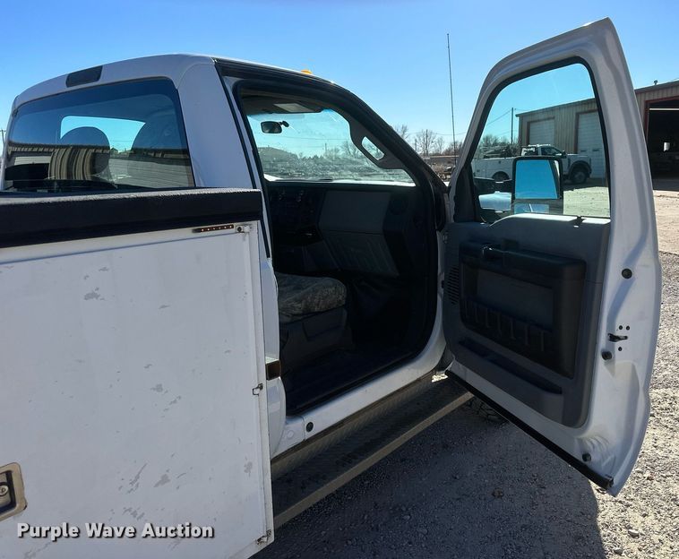 image for item NS9011 2015 Ford F350 Super Duty  utility bed pickup truck