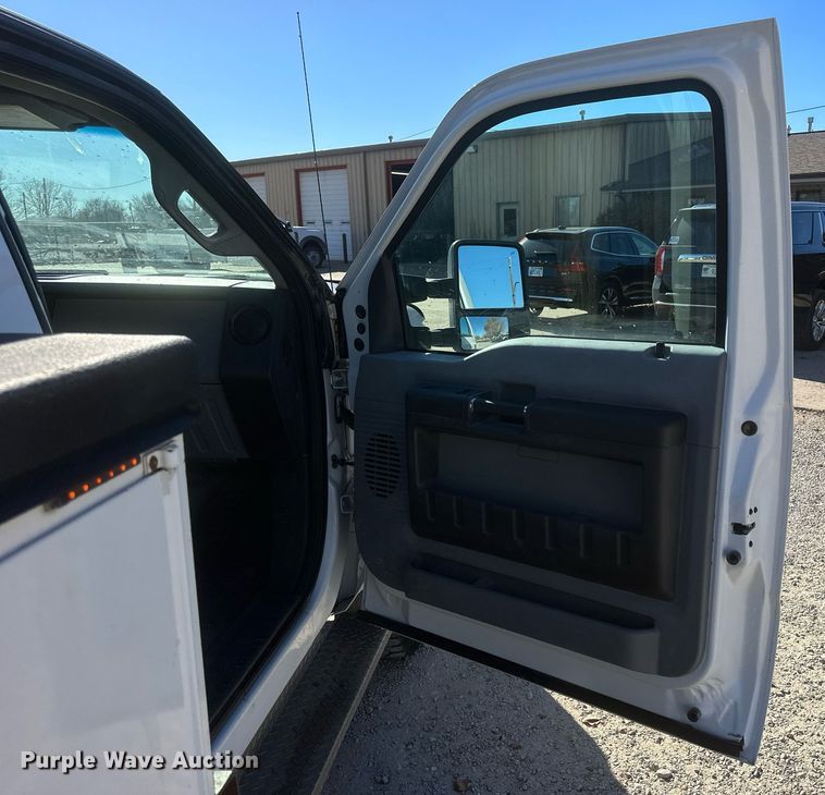 image for item NS9011 2015 Ford F350 Super Duty  utility bed pickup truck