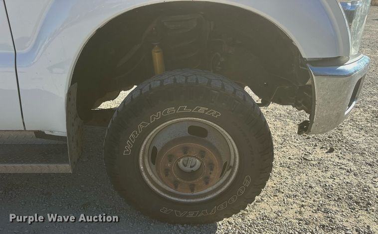 image for item NS9011 2015 Ford F350 Super Duty  utility bed pickup truck