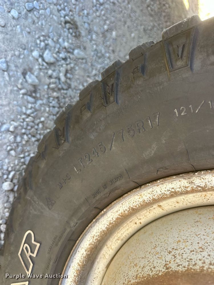 image for item NS9011 2015 Ford F350 Super Duty  utility bed pickup truck