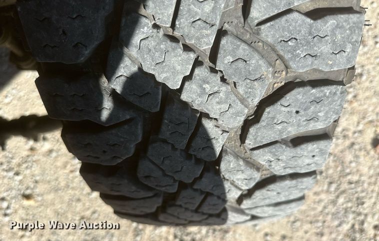 image for item NS9011 2015 Ford F350 Super Duty  utility bed pickup truck